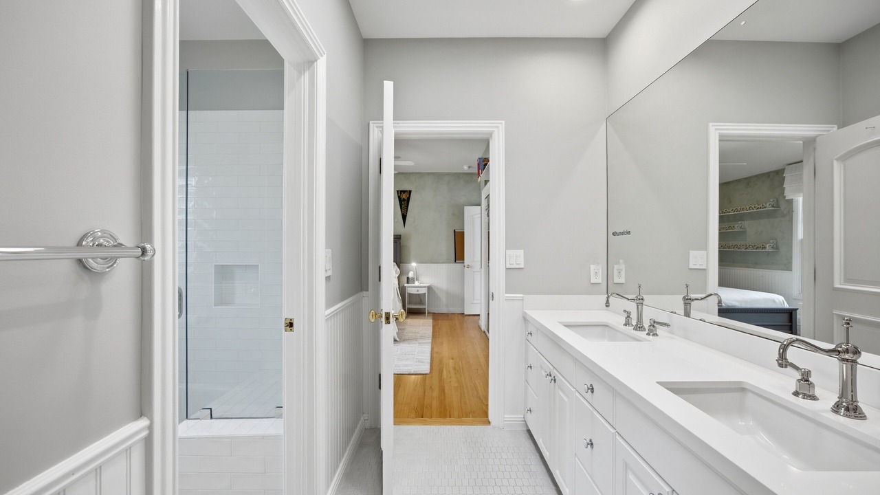 Photo of Bathroom in Tree Section