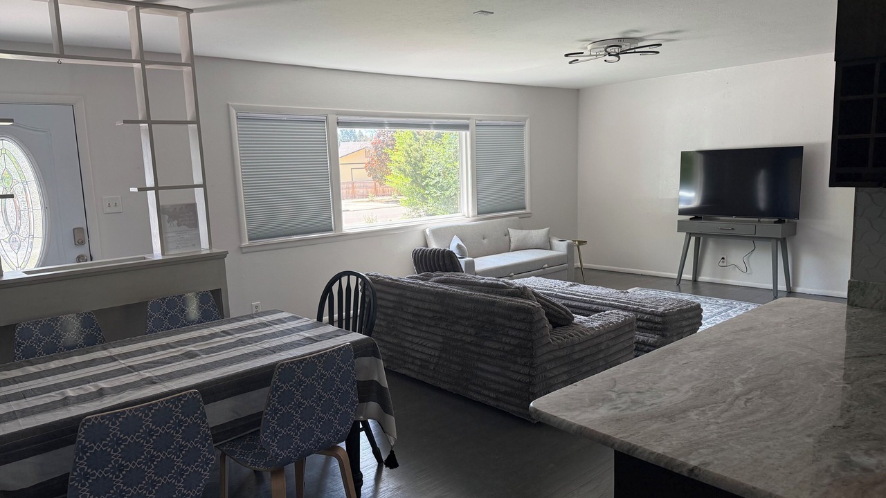 Photo of Livingroom in Skyway