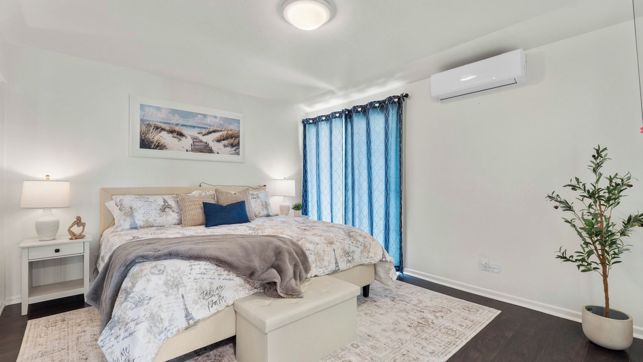 Photo of Bedroom in Midway City