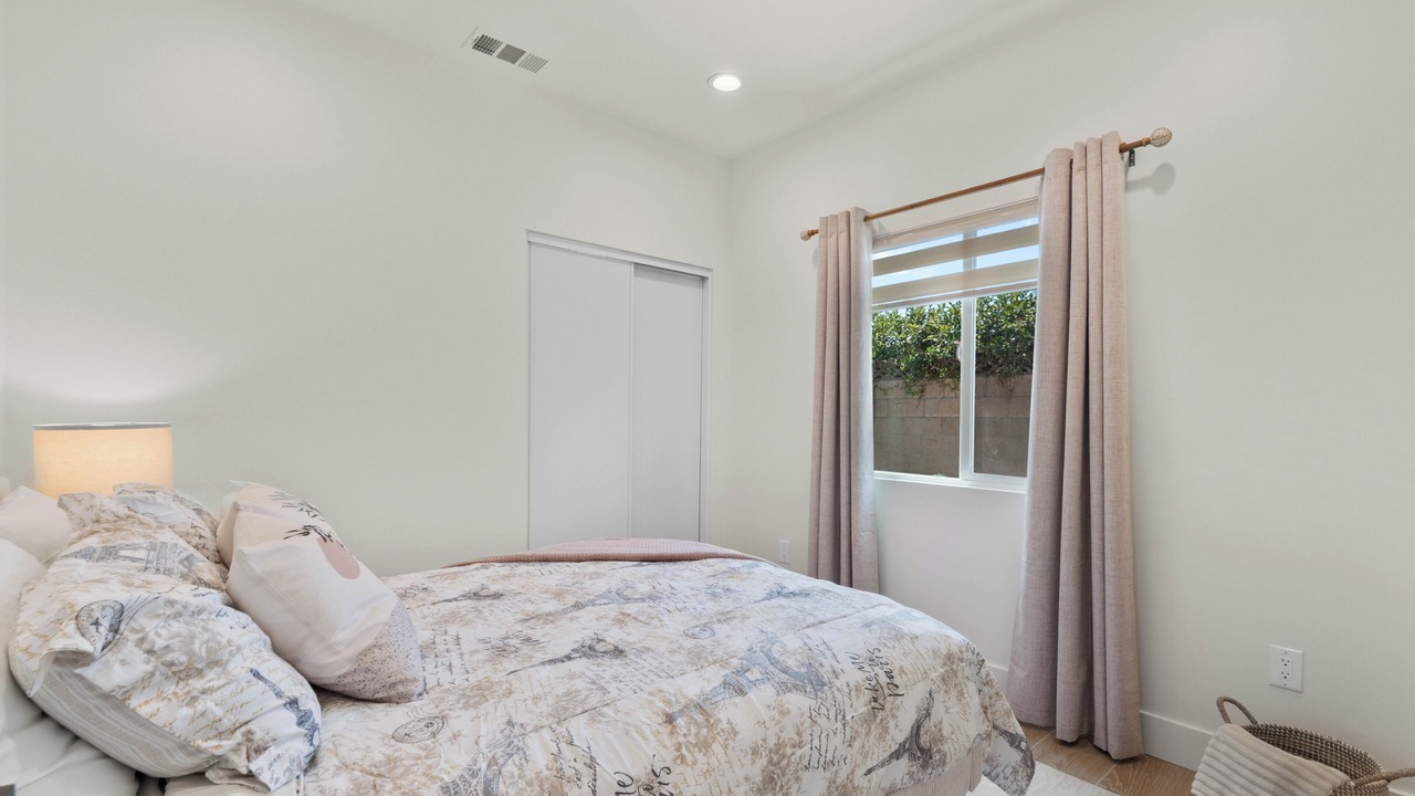 Photo of Bedroom in Midway City