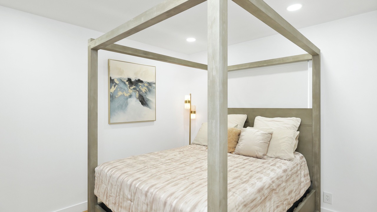 Photo of Bedroom in Midway City