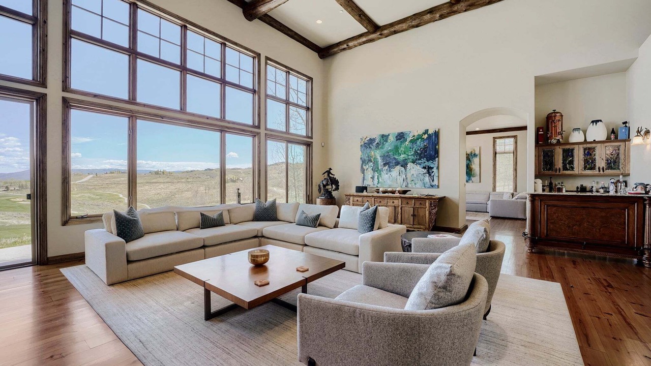 Photo of Livingroom in Edwards
