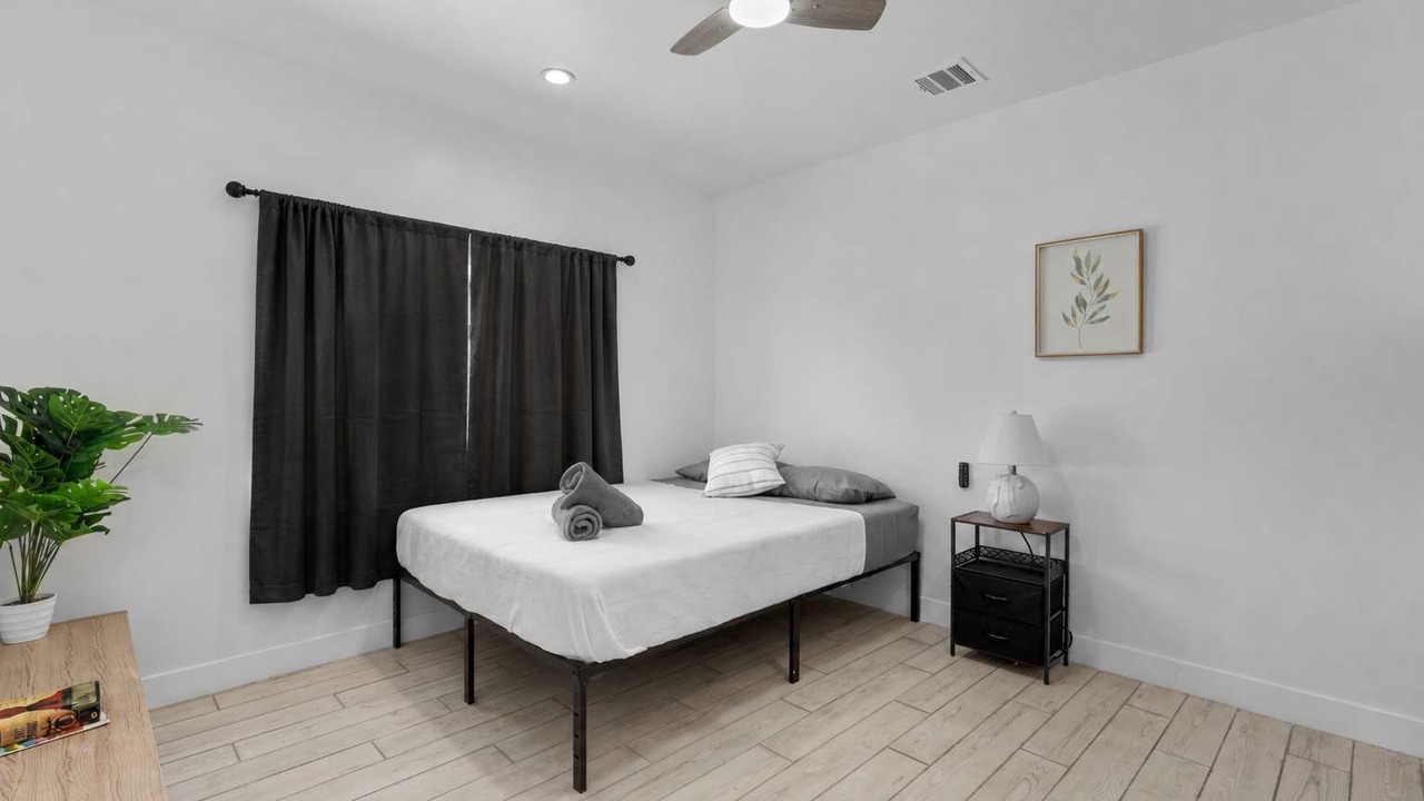 Photo of Bedroom in Pico - Robertson