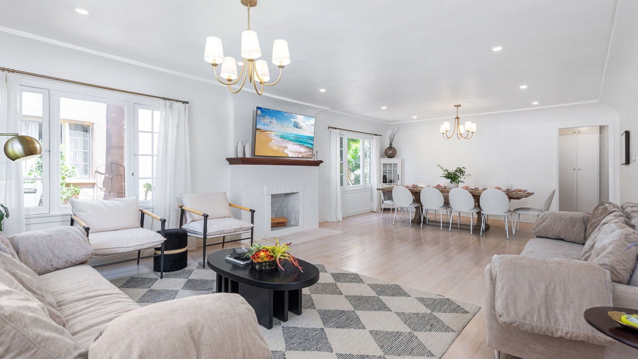 Photo of Livingroom in Pico - Robertson