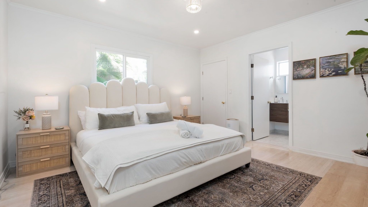 Photo of Bedroom in Pico - Robertson