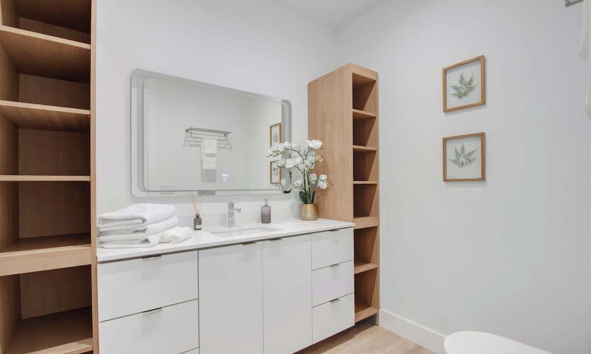Photo of Bathroom in Poinsettia Heights