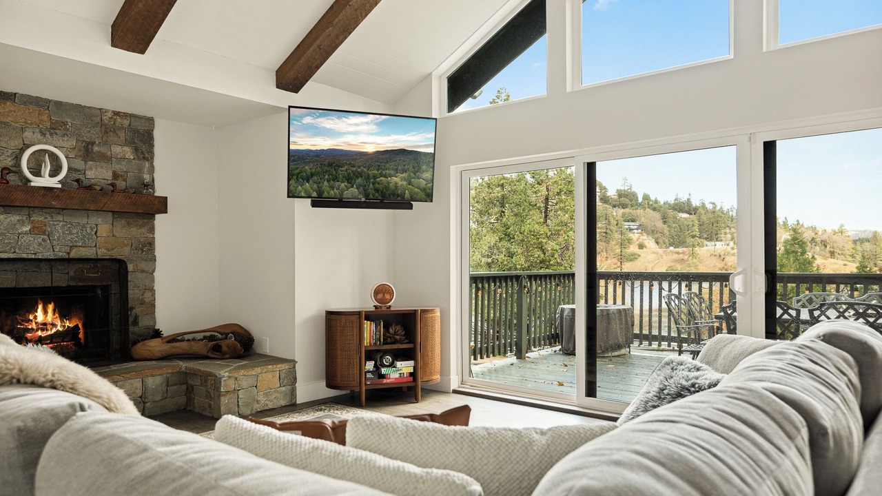 Photo of Livingroom in Crestline