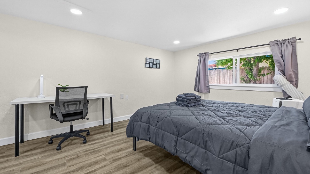 Photo of Bedroom in Tennyson - Alquire