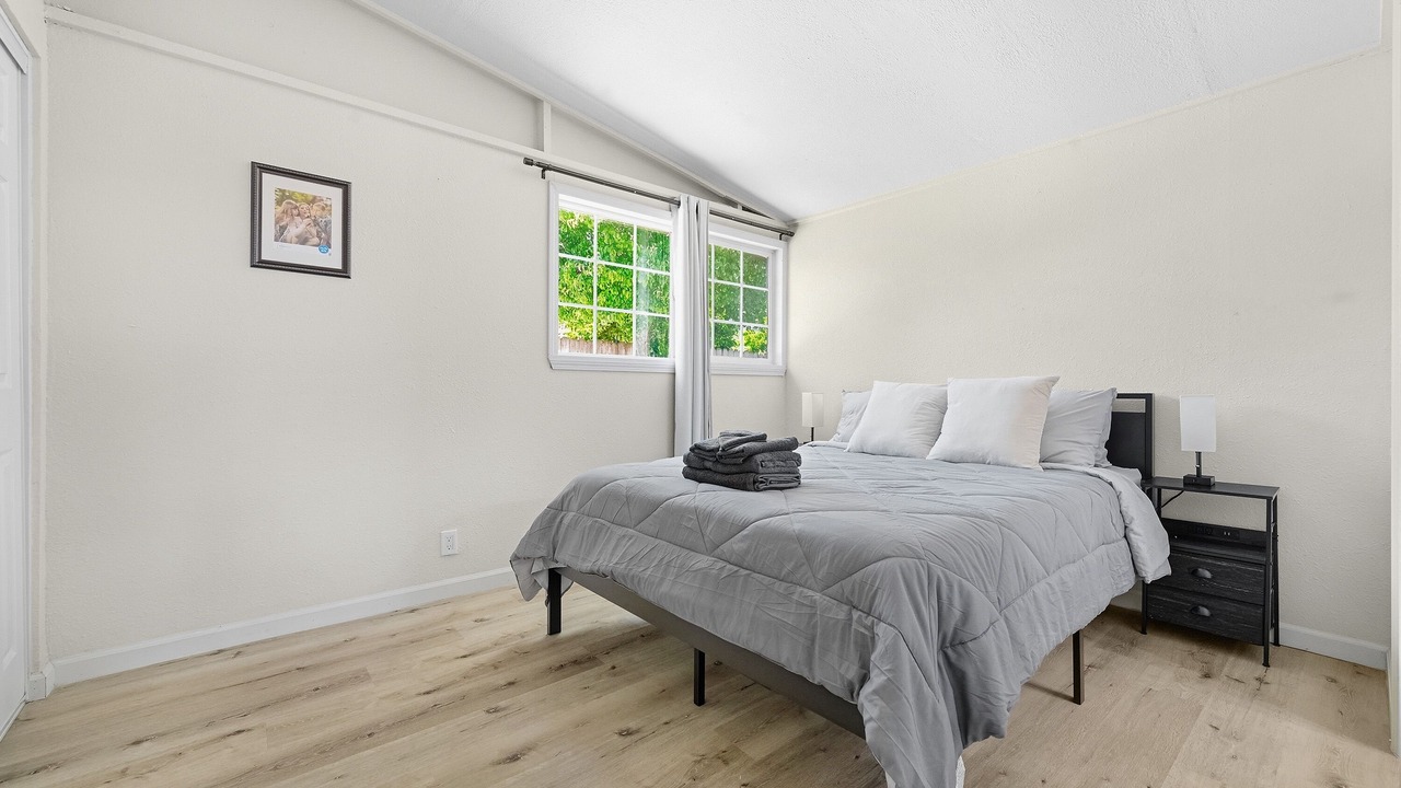 Photo of Bedroom in Tennyson - Alquire