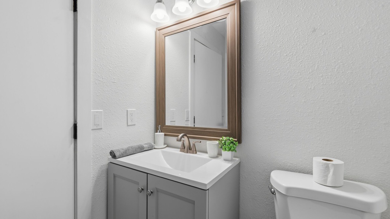 Photo of Bathroom in Raisin