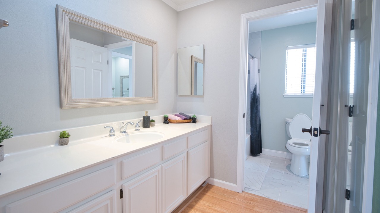 Photo of Bedroom in Lake Area
