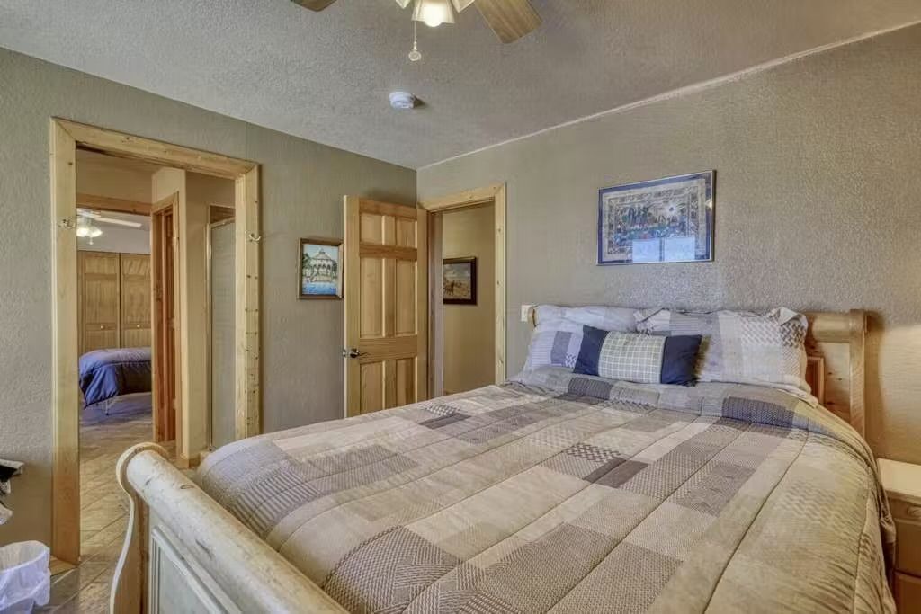Photo of Bedroom in Del Norte