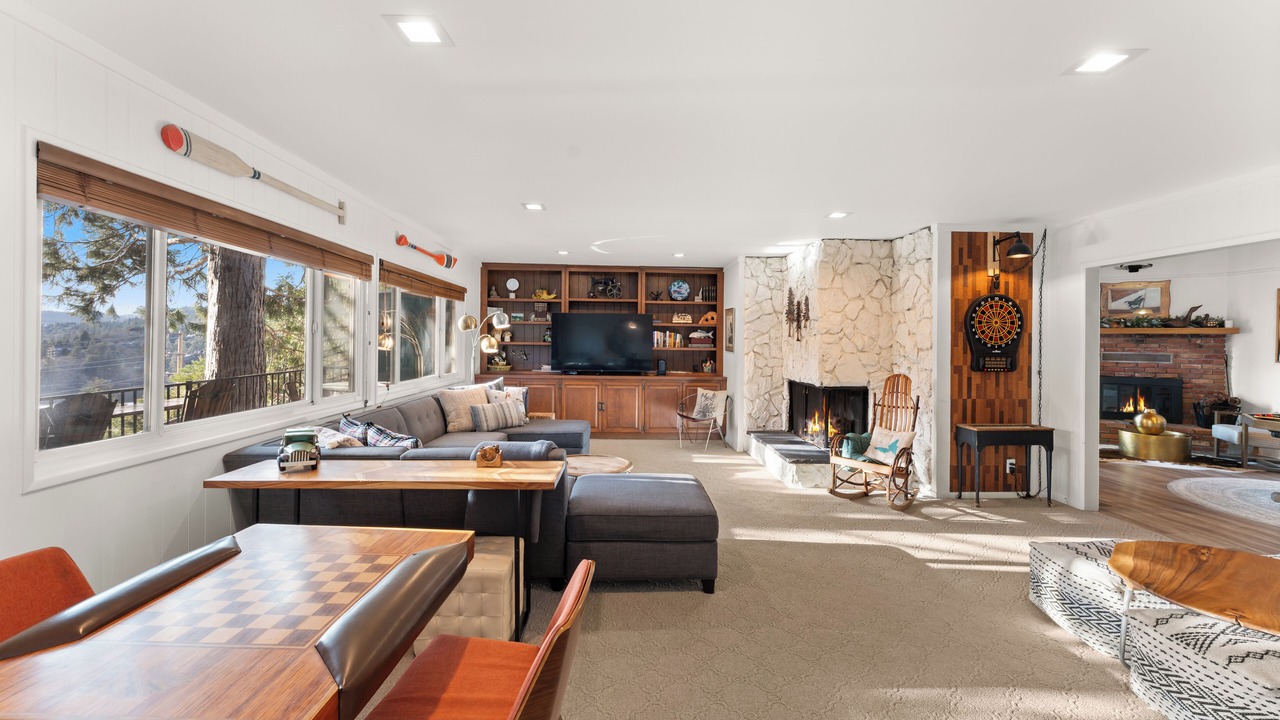 Photo of Livingroom in Crestline
