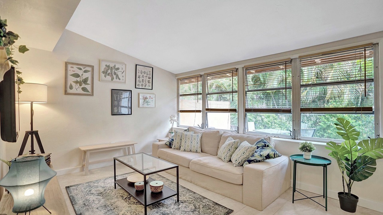 Photo of Livingroom in Coral Ridge Isles