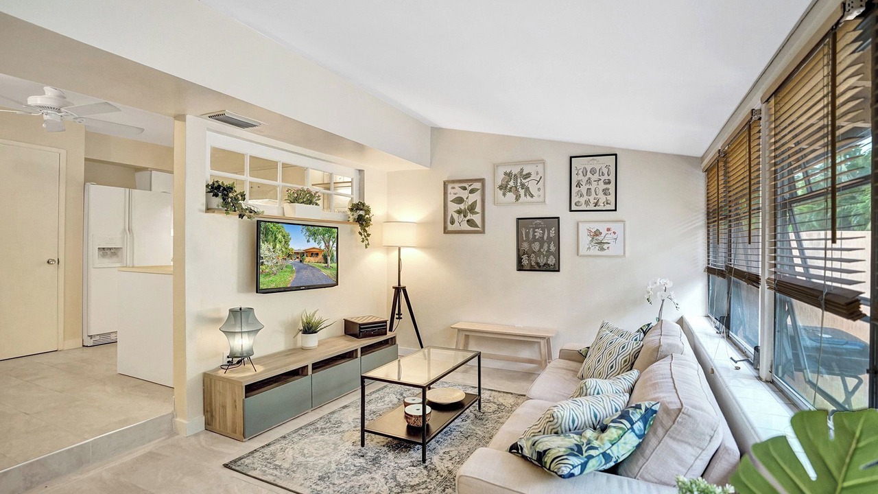 Photo of Livingroom in Coral Ridge Isles