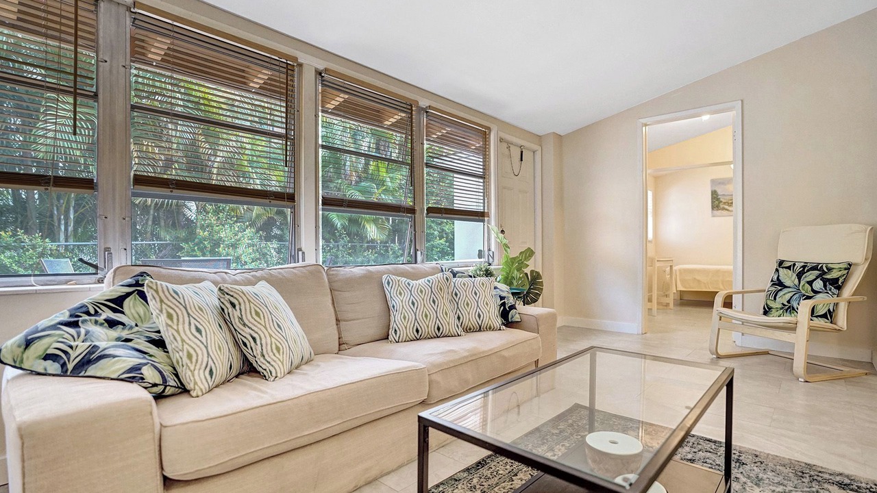 Photo of Livingroom in Coral Ridge Isles