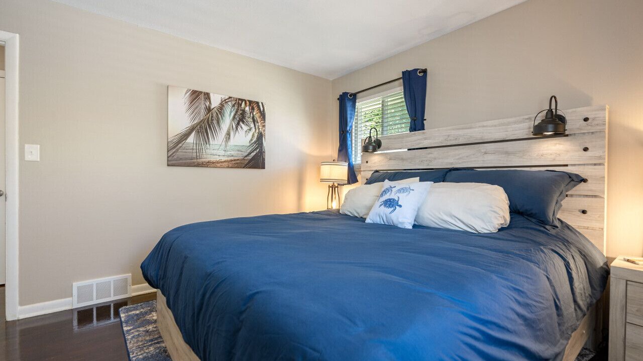 Photo of Bedroom in Akron