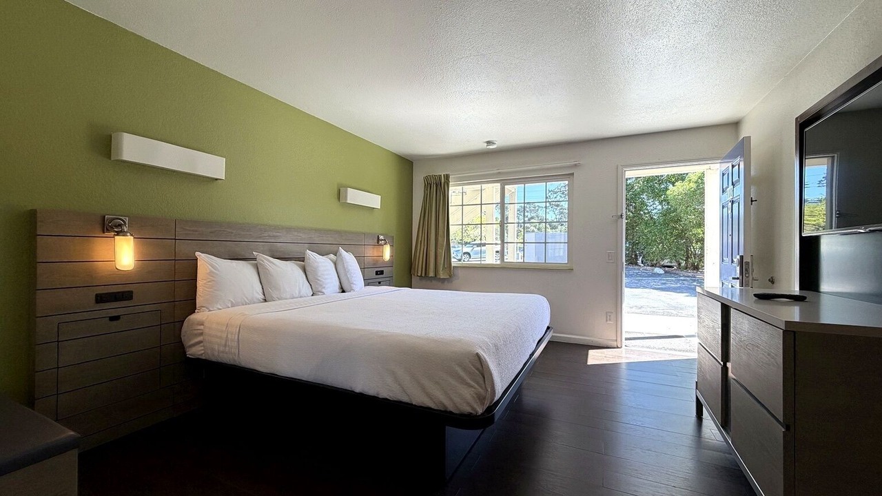 Photo of Bedroom in Munras Avenue
