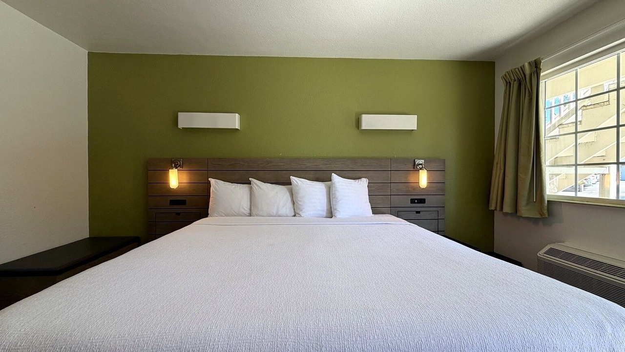 Photo of Bedroom in Munras Avenue