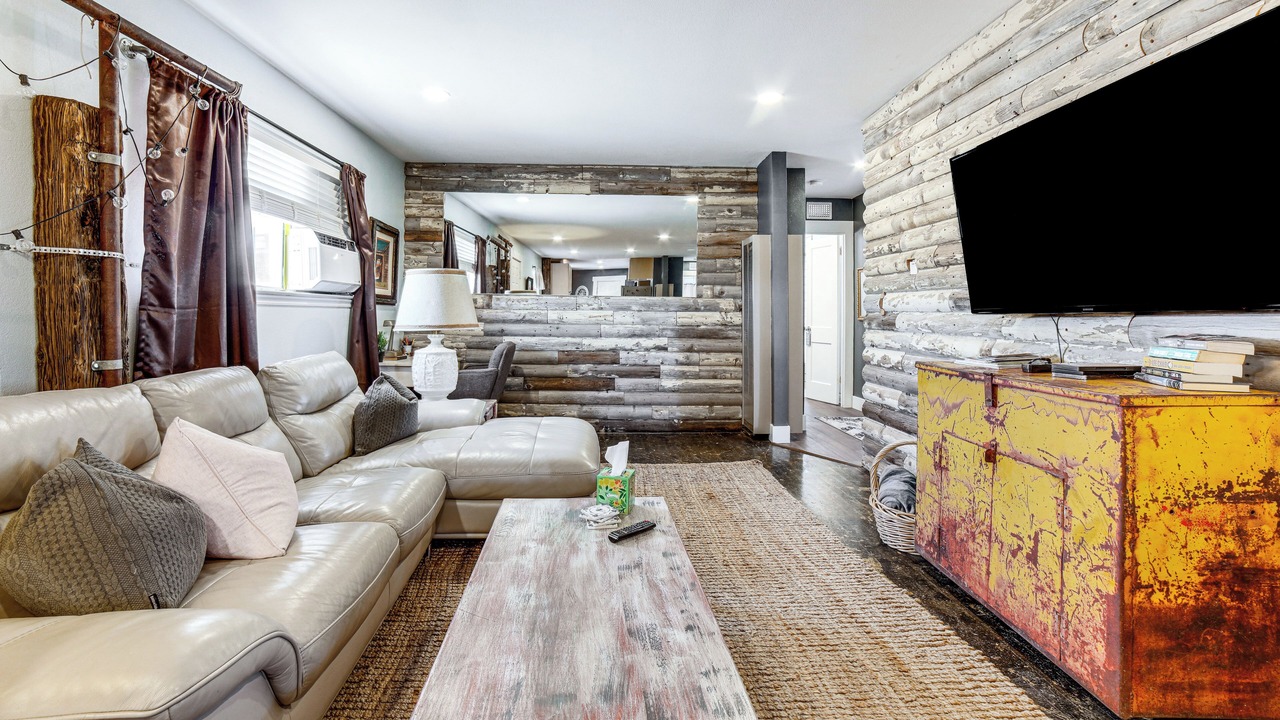 Photo of Livingroom in Lyon County