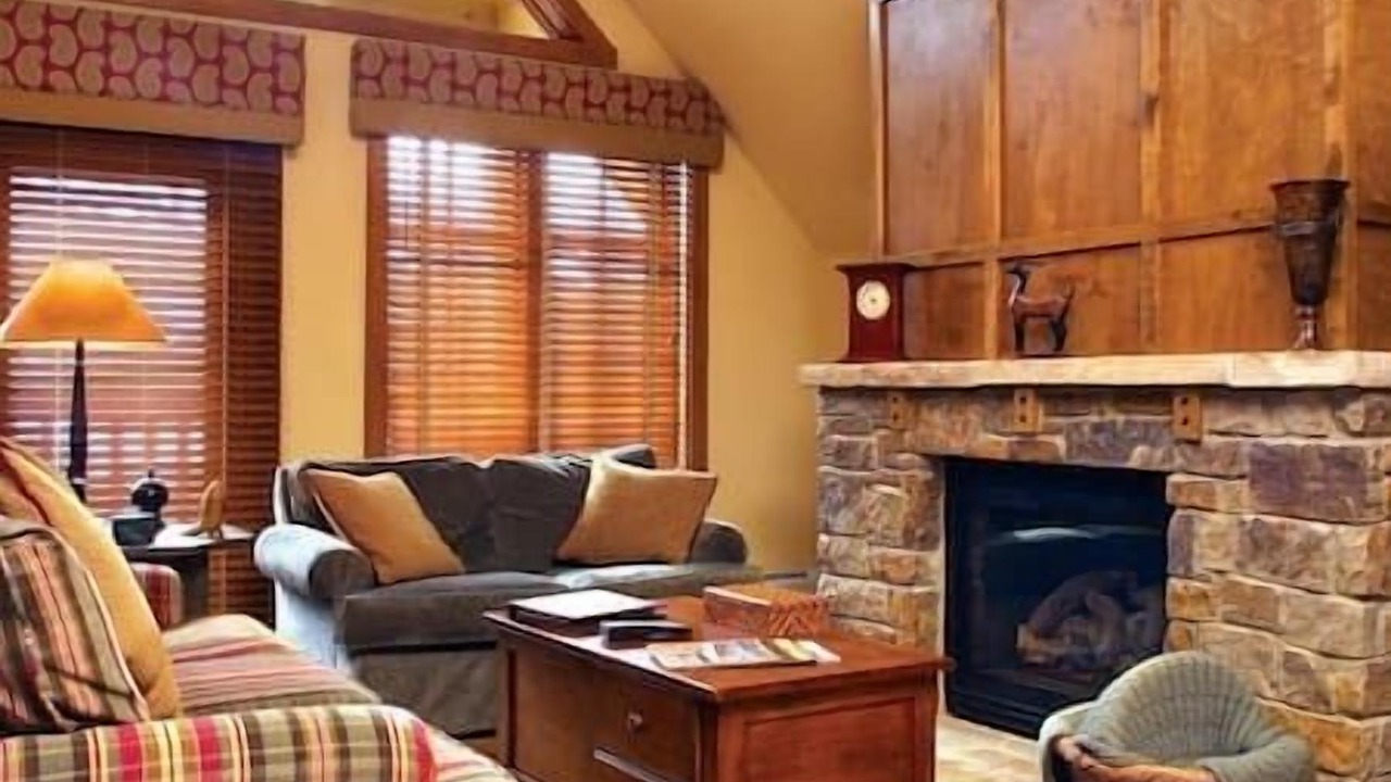 Photo of Livingroom in Peak 9