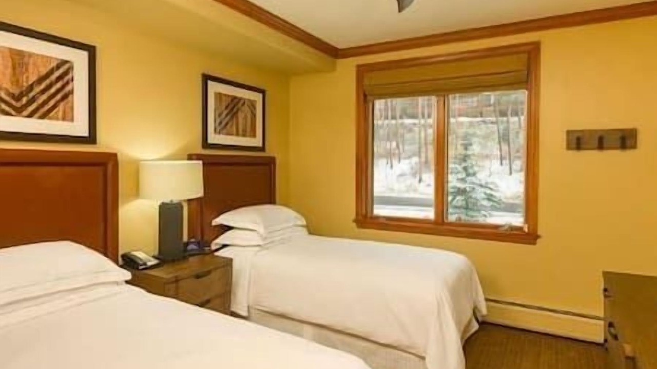 Photo of Bedroom in Peak 9