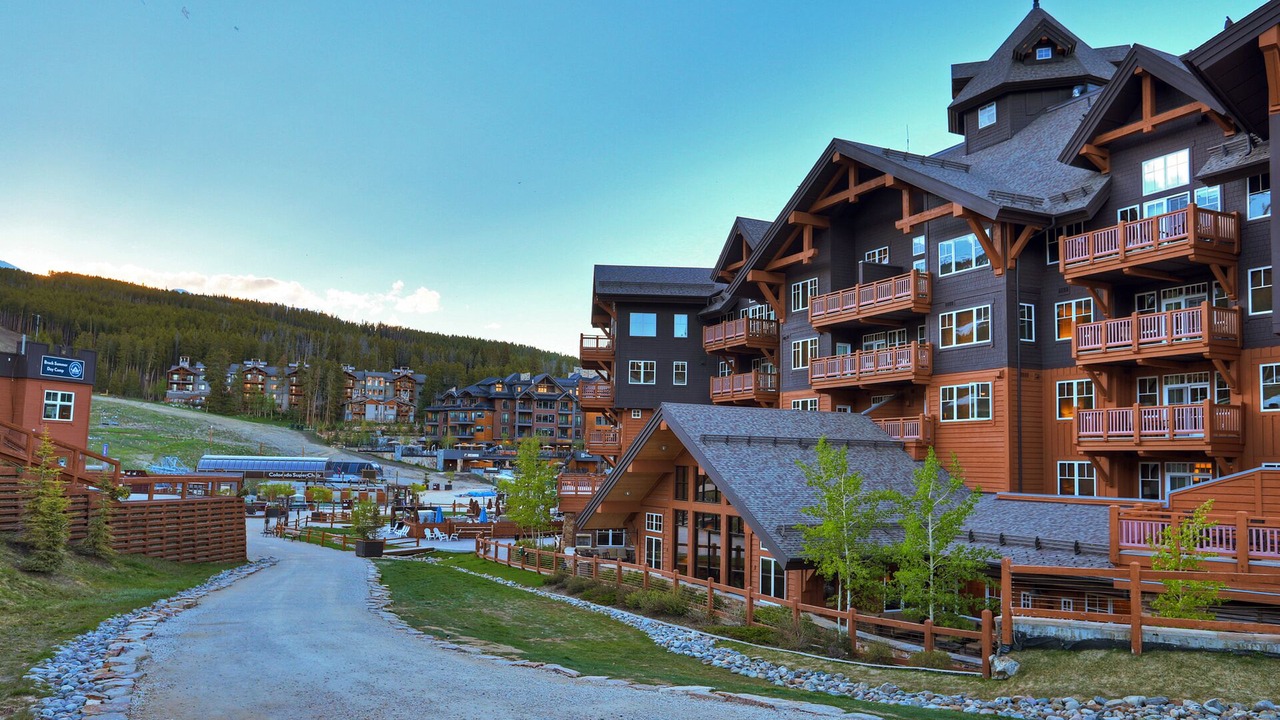 Photo of Outdoor in Peak 8