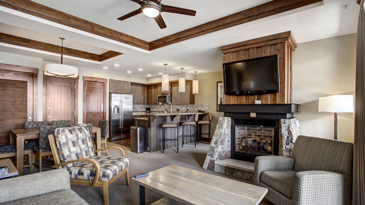 Photo of Livingroom in Peak 8