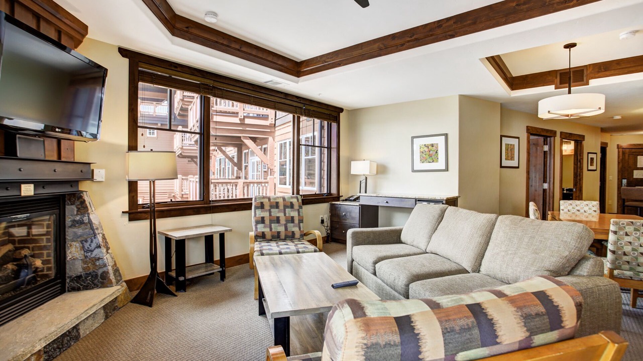 Photo of Livingroom in Peak 8