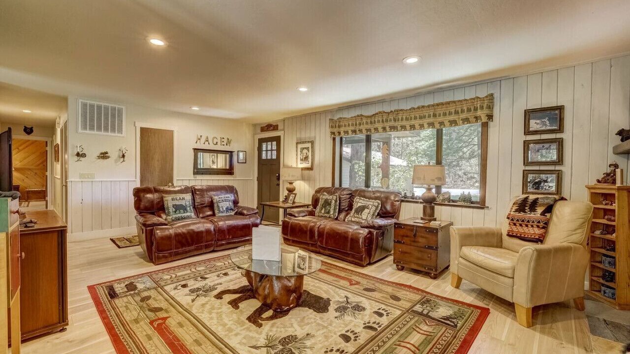 Photo of Livingroom in Pioneer Trail