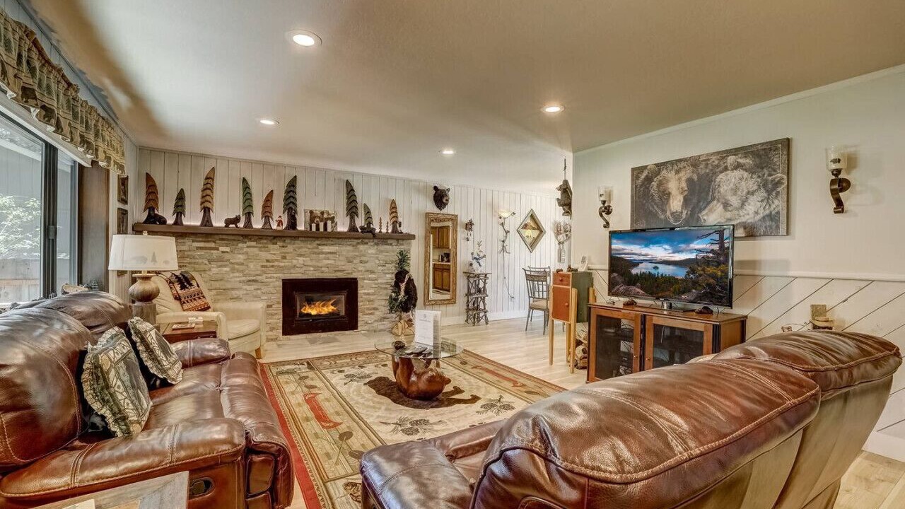 Photo of Livingroom in Pioneer Trail
