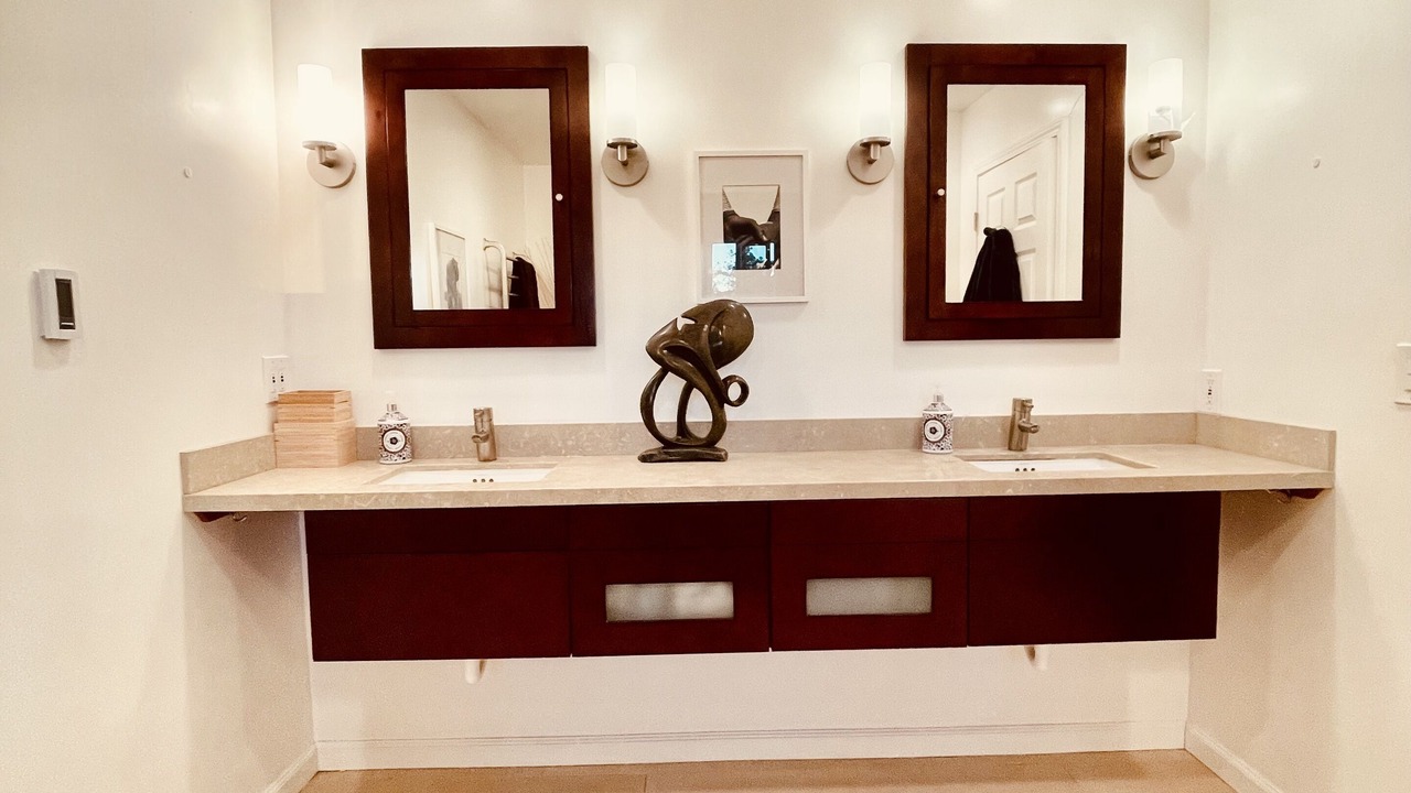 Photo of Bathroom in Emerald Hills