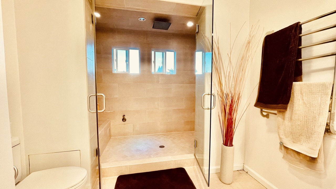 Photo of Bathroom in Emerald Hills