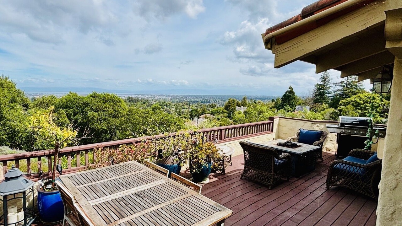 Photo of Outdoor in Emerald Hills