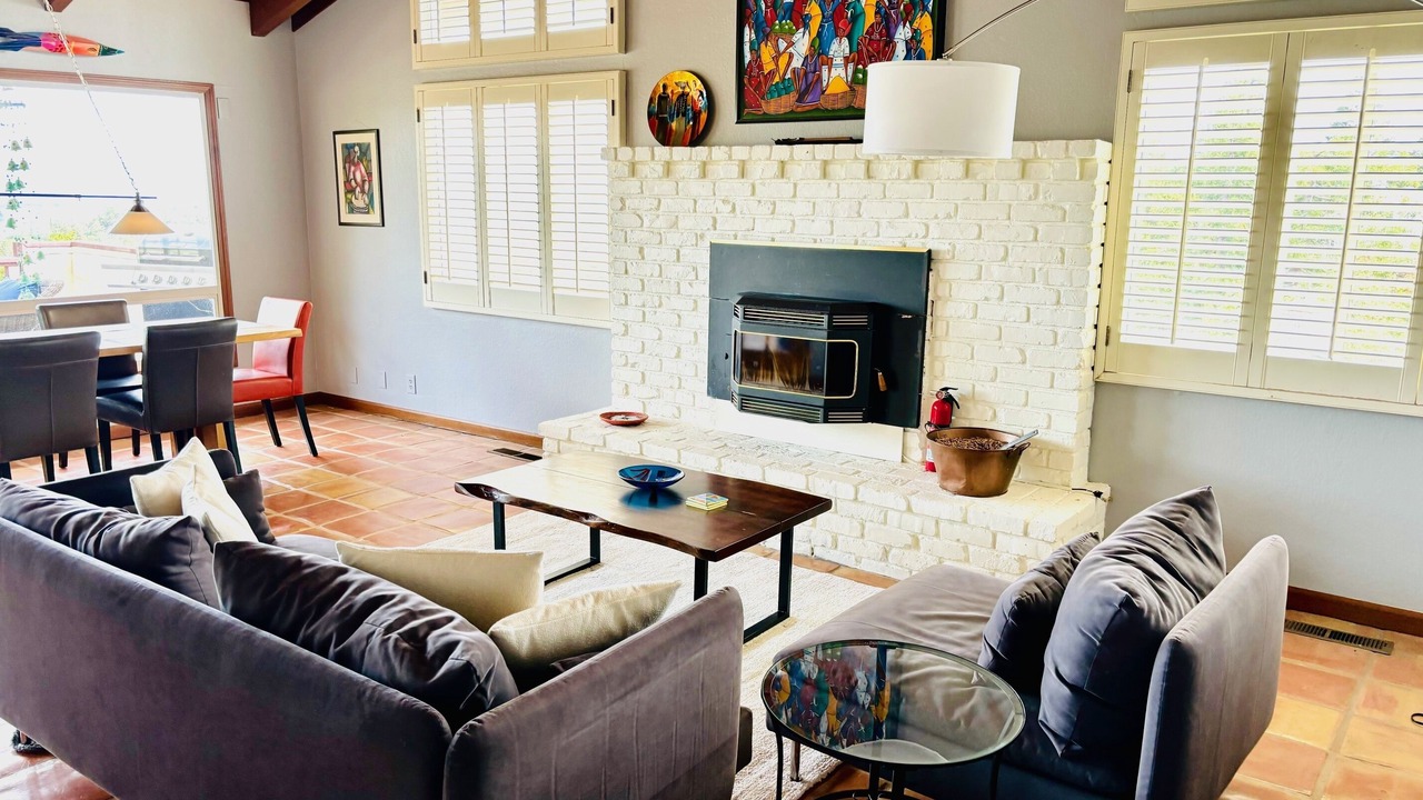 Photo of Livingroom in Emerald Hills
