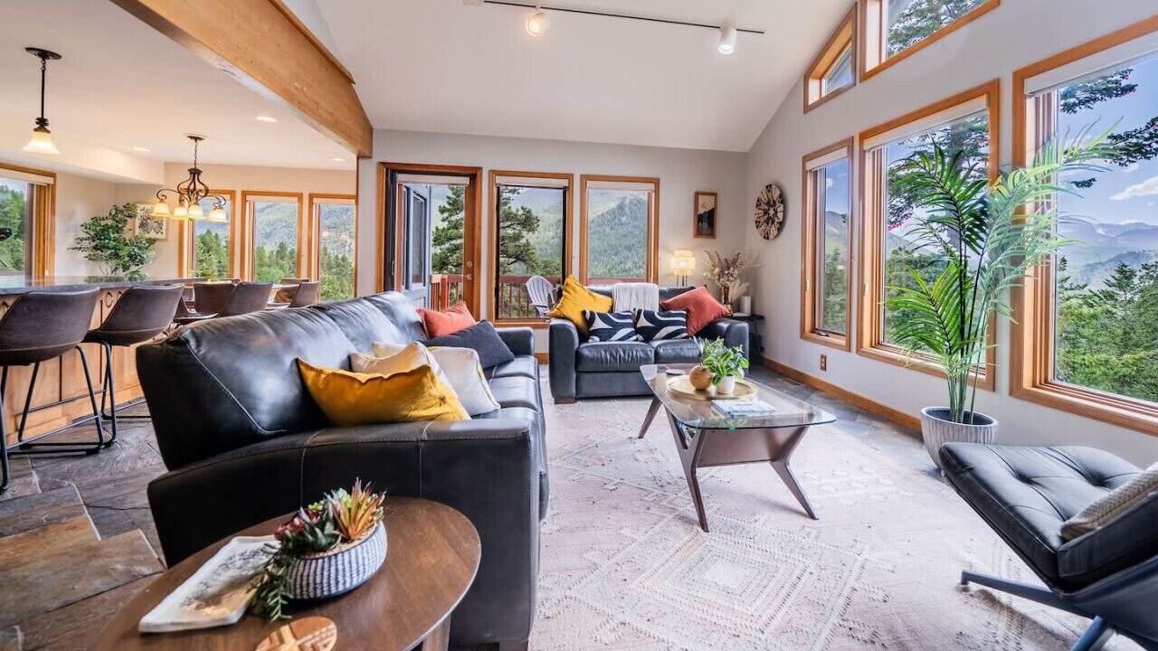 Photo of Livingroom in Windcliff Estates