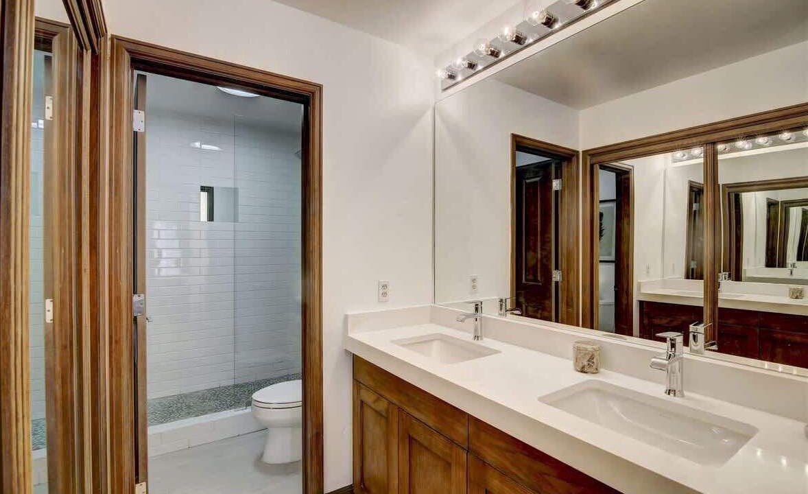 Photo of Bathroom in Highlands Townhomes