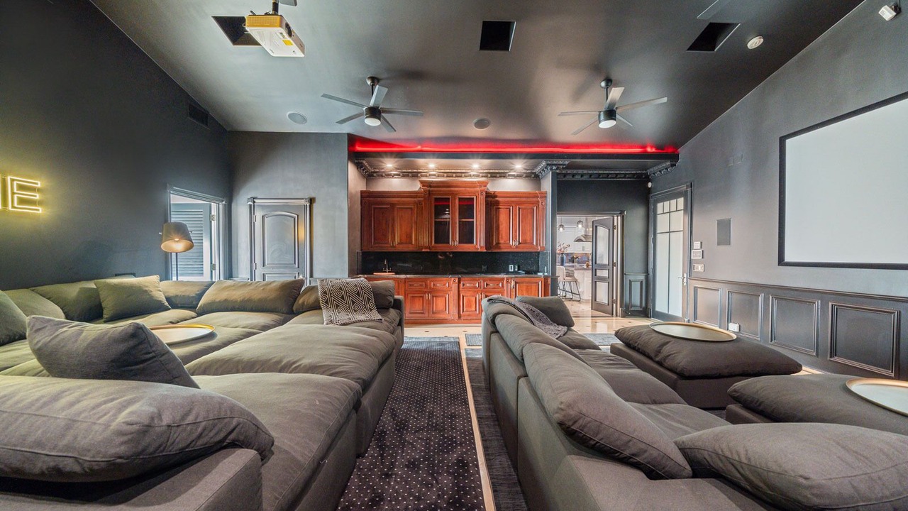 Photo of Livingroom in Tarzana