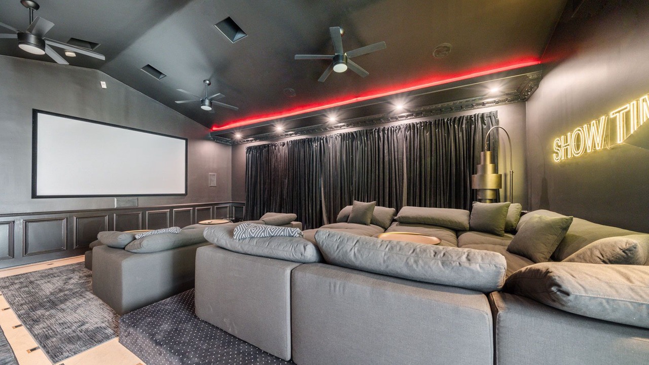 Photo of Livingroom in Tarzana