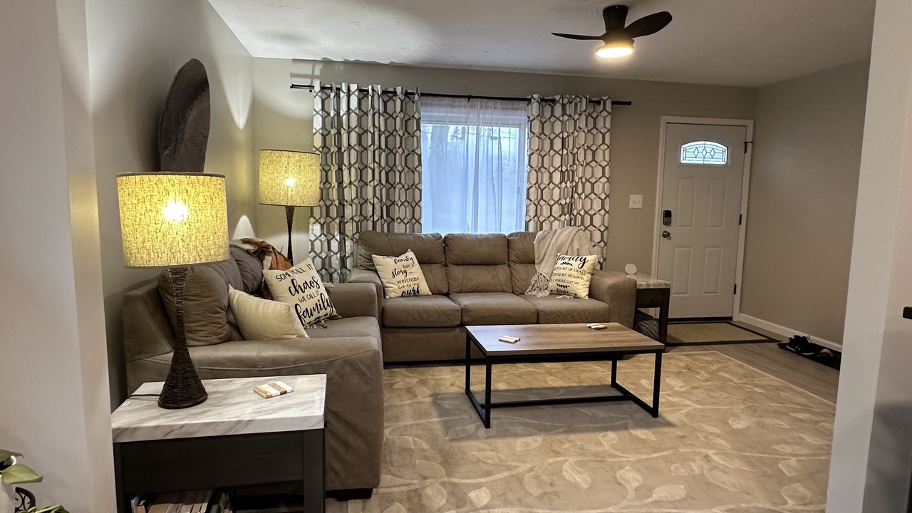 Photo of Livingroom in Mentor Headlands
