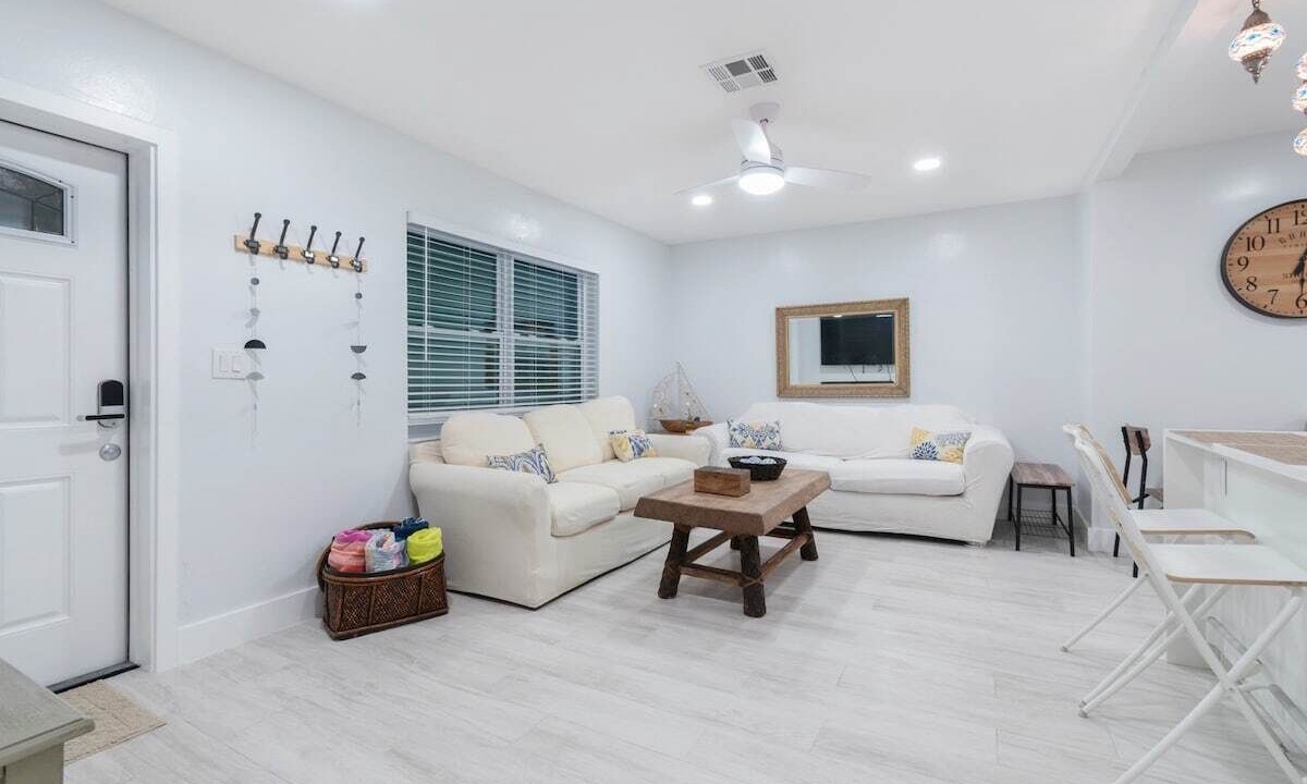 Photo of Livingroom in Harbor Village