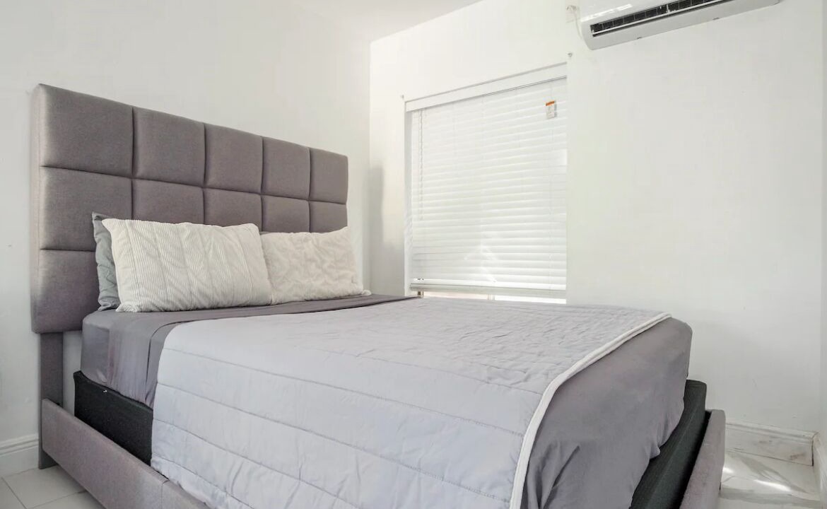 Photo of Bedroom in Santa Barbara Estates