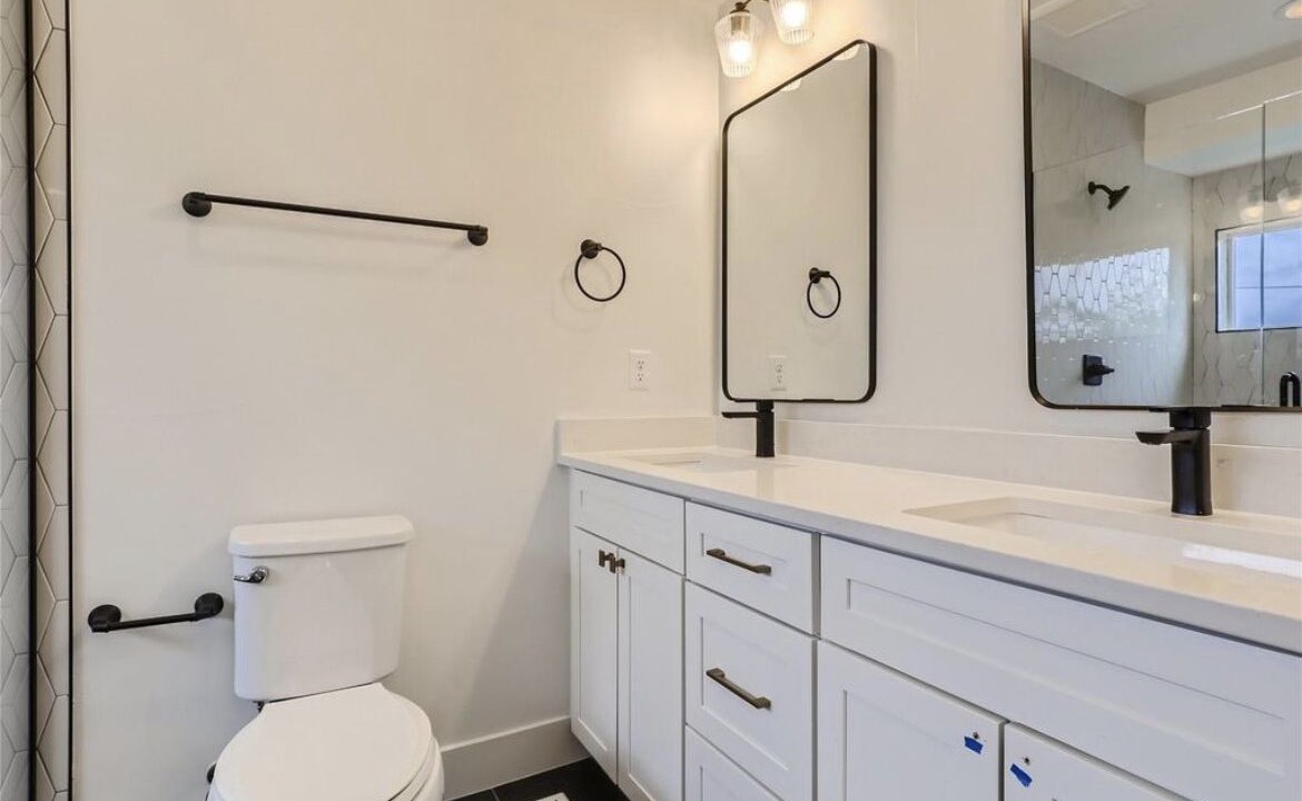Photo of Bathroom in Jefferson Park