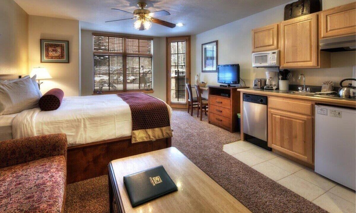 Photo of Bedroom in Peak 9