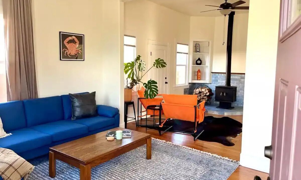 Photo of Livingroom in Eureka