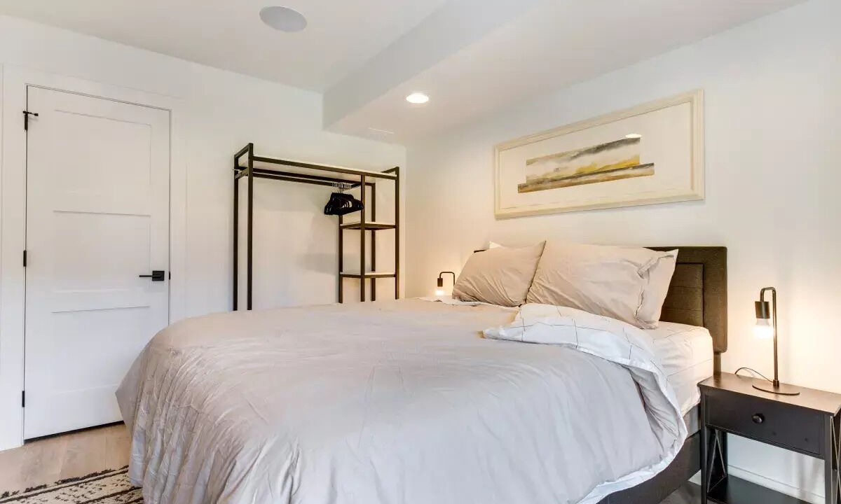 Photo of Bedroom in Jefferson Park