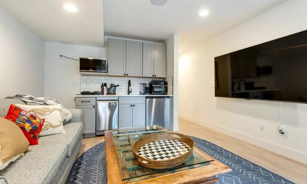 Photo of Livingroom in Jefferson Park