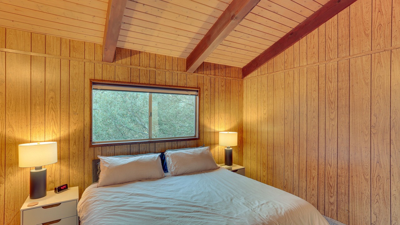 Photo of Bedroom in Crestline