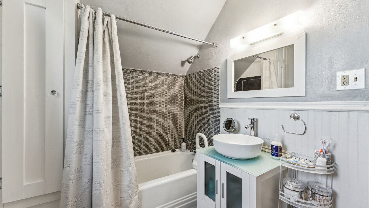 Photo of Bathroom in Lorain