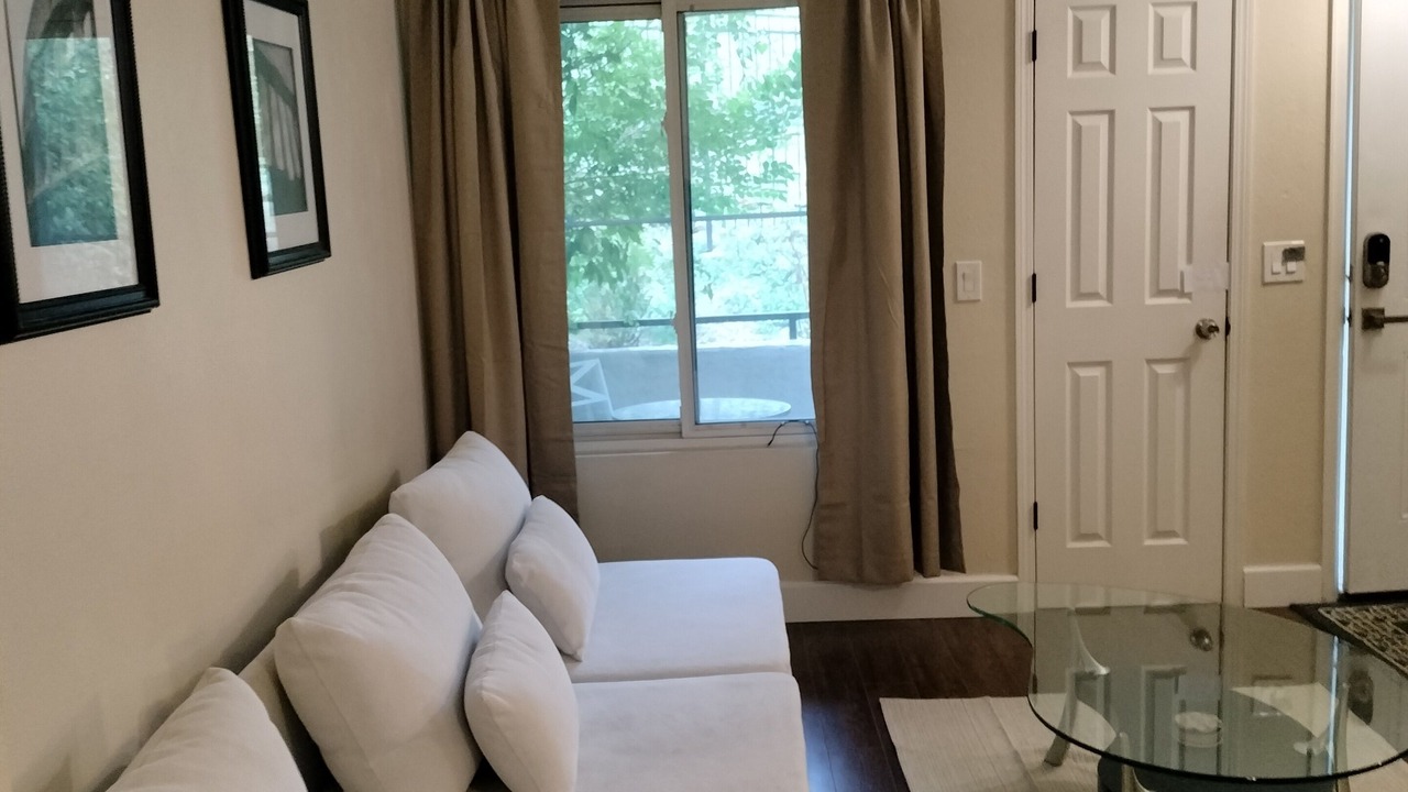 Photo of Livingroom in Edgewater